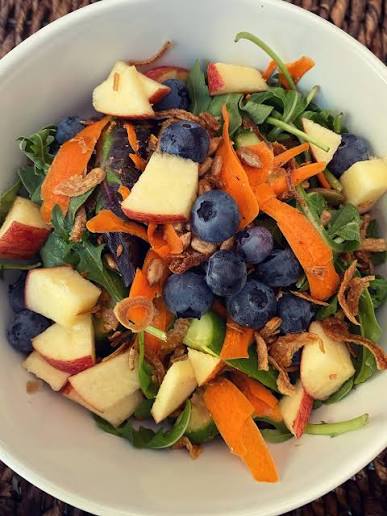 How to Build a Heart-Healthy Salad Bowl That Actually Keeps You Full